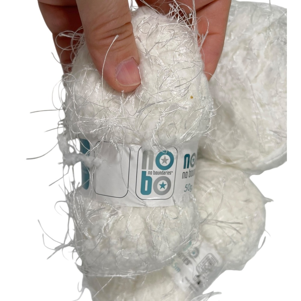 Lot of 3 Skeins No Boundaries 50g White Eyelash Yarn Fuzzy‎ Bulky Texture DIY - Picture 3 of 7